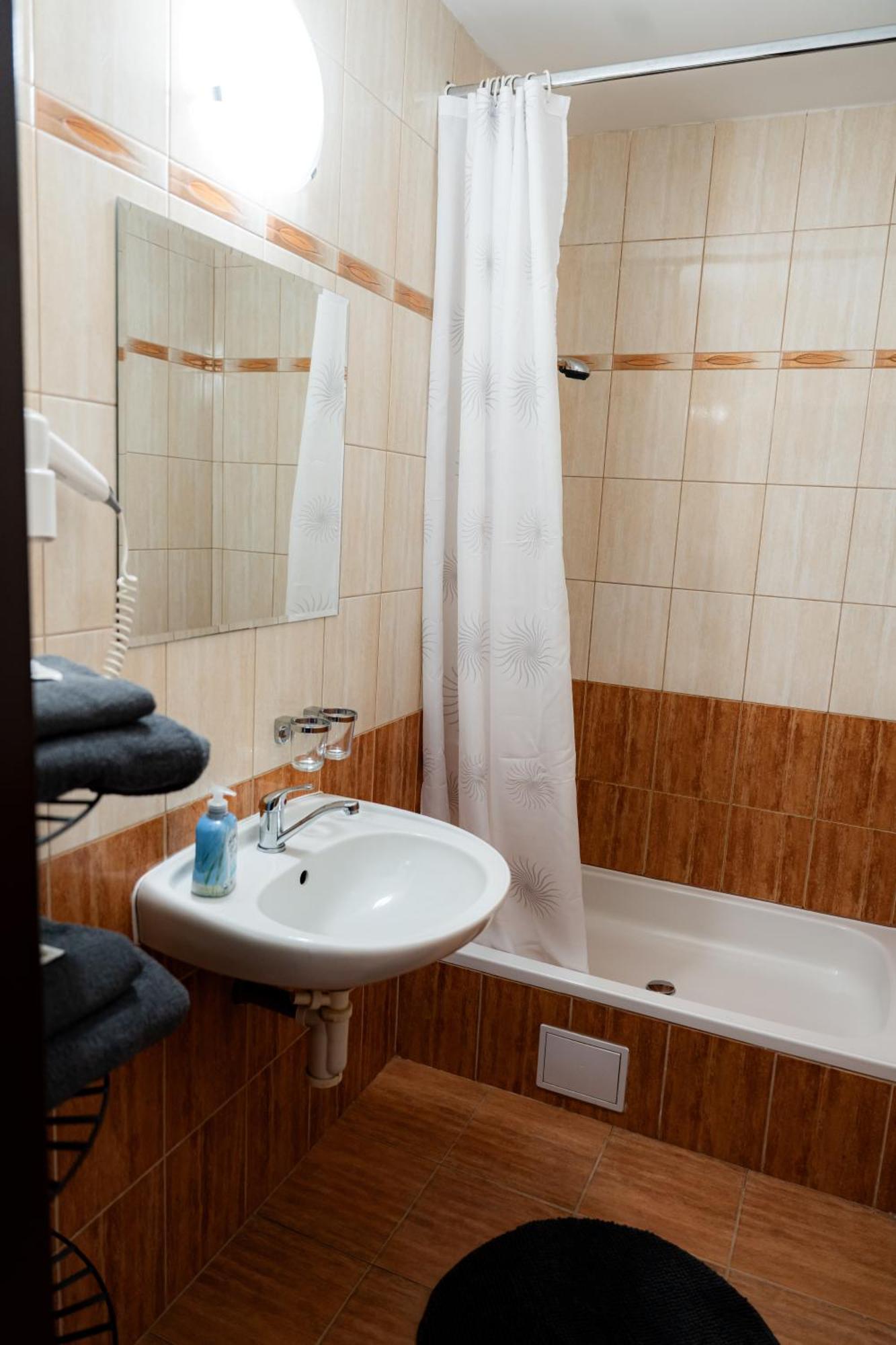 Hotel Cementar Хранице Екстериор снимка
