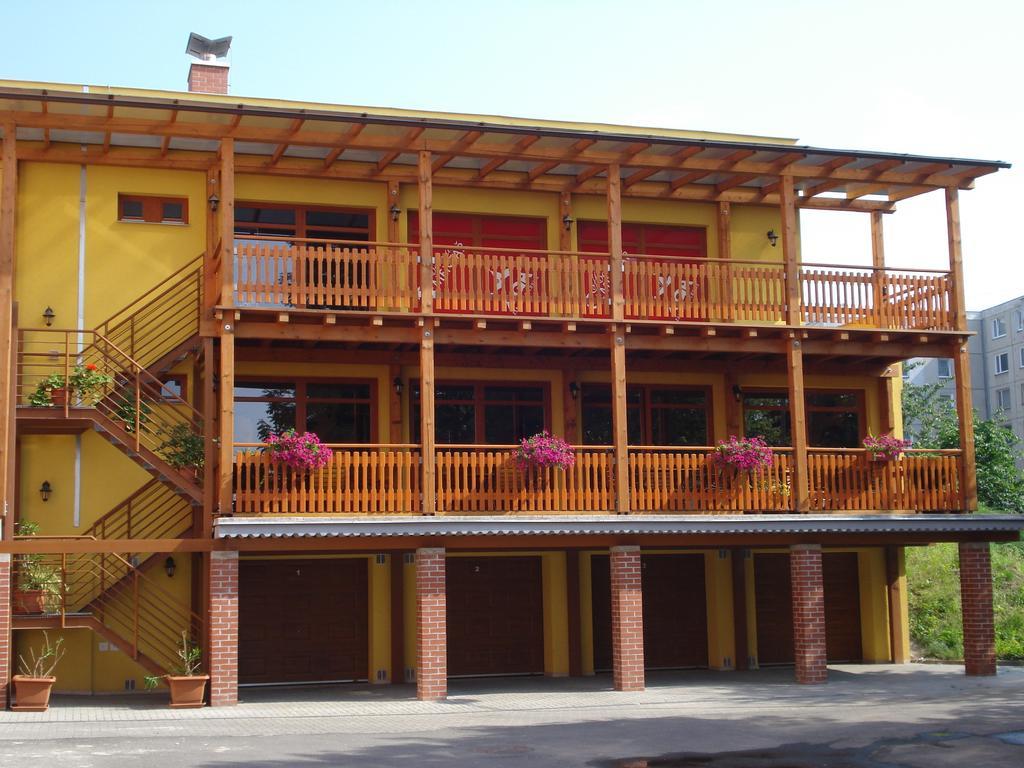 Hotel Cementar Хранице Екстериор снимка